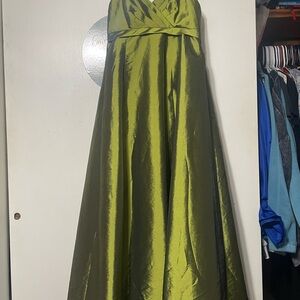 Elegant Green Strapless Gown
